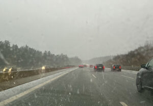 Dichtes Schneetreiben auf der A6 zwischen Ansbach und Nürnberg am 22. Dezember 2024 - das war so ziemlich das "best of" des Winterwetters im Dezember 2024. Foto: Hans-Martin Goede